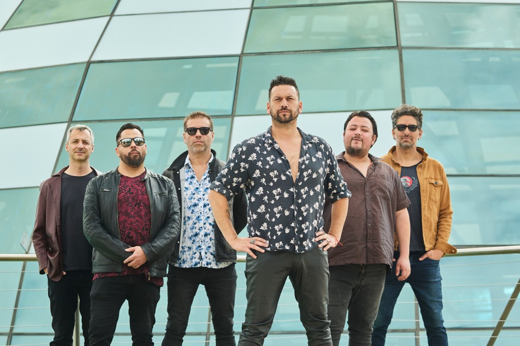 Julius Popper reinterpreta la clásica canción «Huke» en su versión 2023